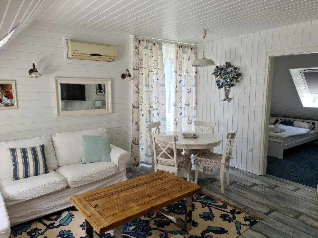 Rev Apartment *